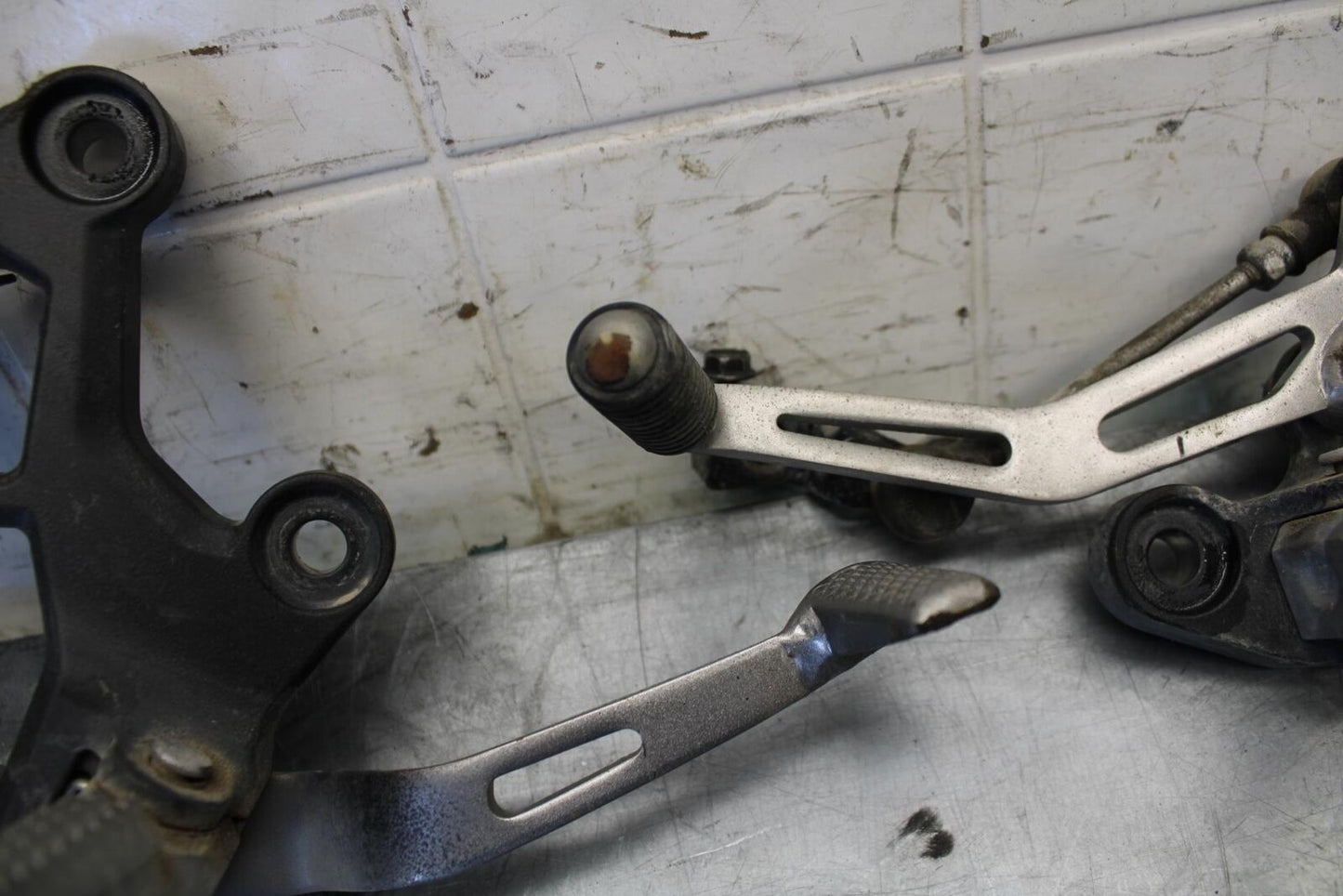 18 KAWASAKI Z 400 RIGHT LEFT REARSETS REAR SET DRIVER FOOT PEGS  BB469