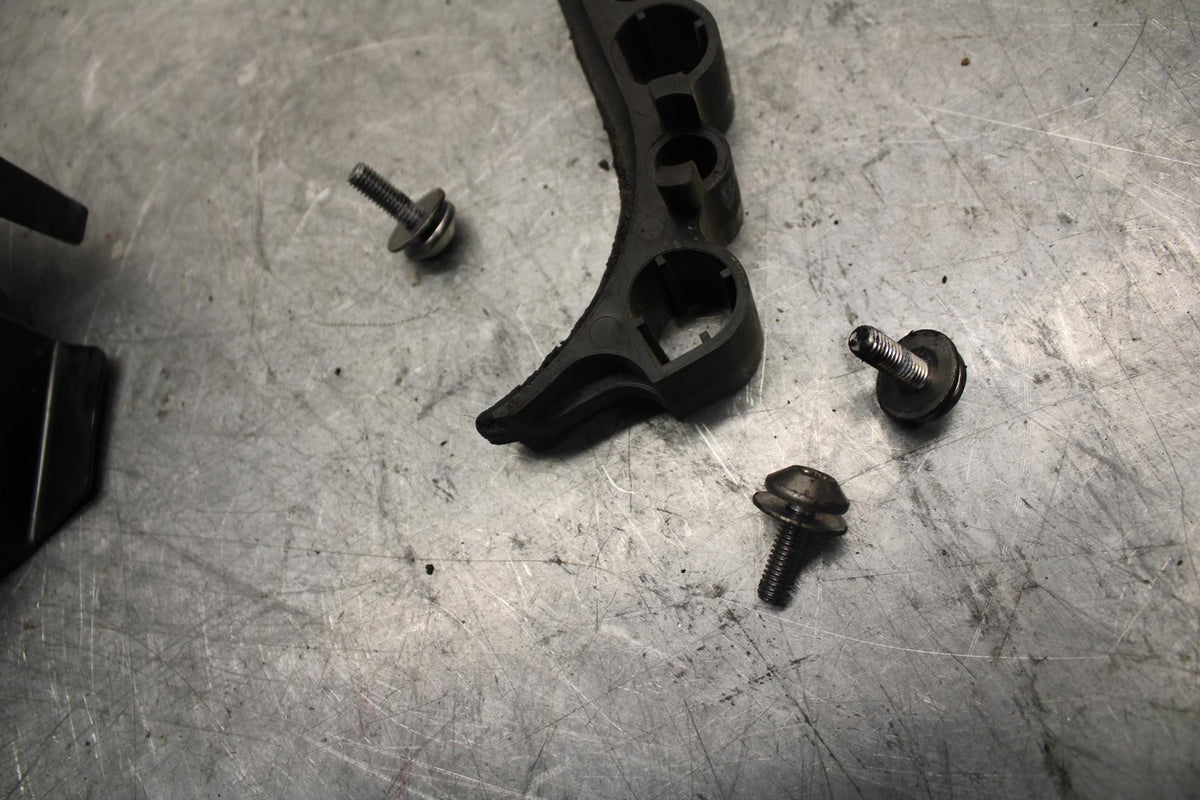 2015 Yamaha FJ09 ENGINE SPROCKET COVER BB41