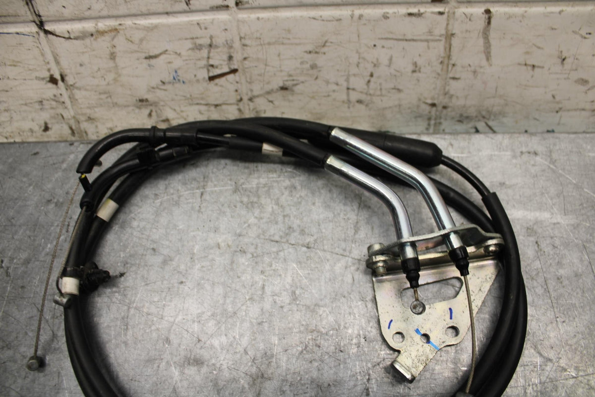 19 YAMAHA YZF R3 THROTTLE CABLES LINES BB56