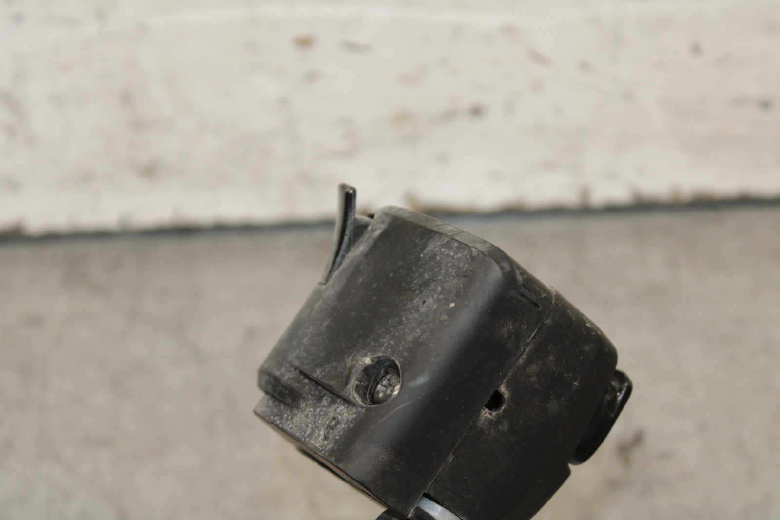 19-22 KAWASAKI Z400 LEFT CLIP ON HANDLE HORN SIGNALS SWITCH SWITCHES BB708