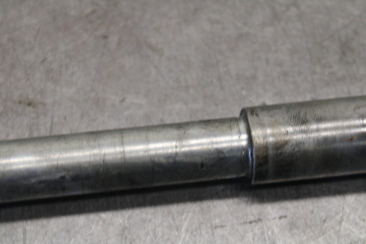 05-06 SUZUKI BOULEVARD M50 FRONT WHEEL RIM AXLE PIVOT BOLT BB671