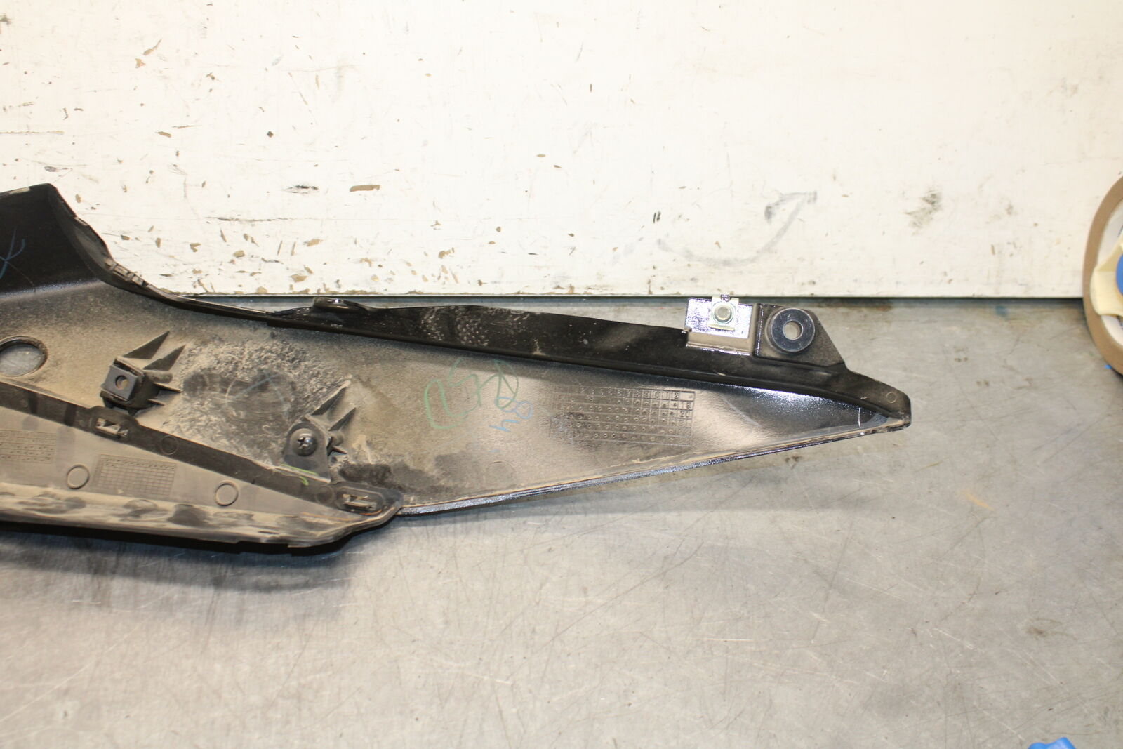 19-24 YAMAHA R3 LEFT REAR BACK TAIL FAIRING COWL SHROUD BB736