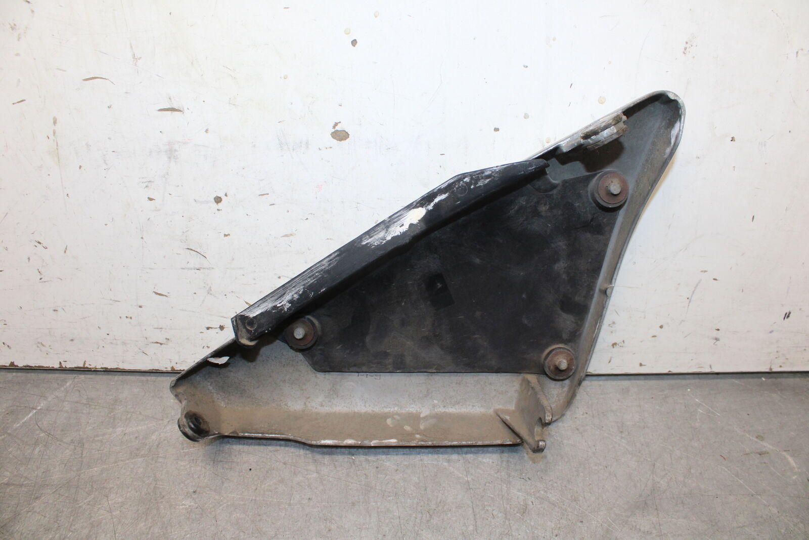 82-83 YAMAHA MAXIM 750 LEFT FRAME COVER COWL BB671