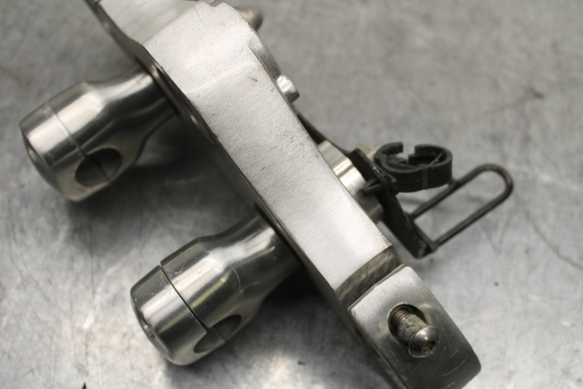 99-00 YAMAHA V STAR 1100 FORKS UPPER TRIPLE TREE CLAMP BB711