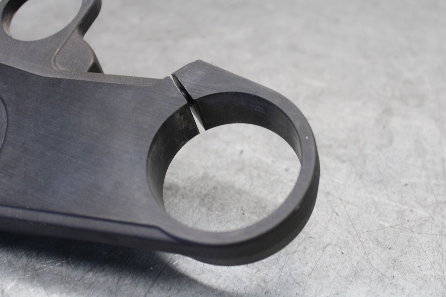 05-06 SUZUKI GSXR1000 FORKS UPPER TRIPLE TREE CLAMP 51311-41G00 BB663