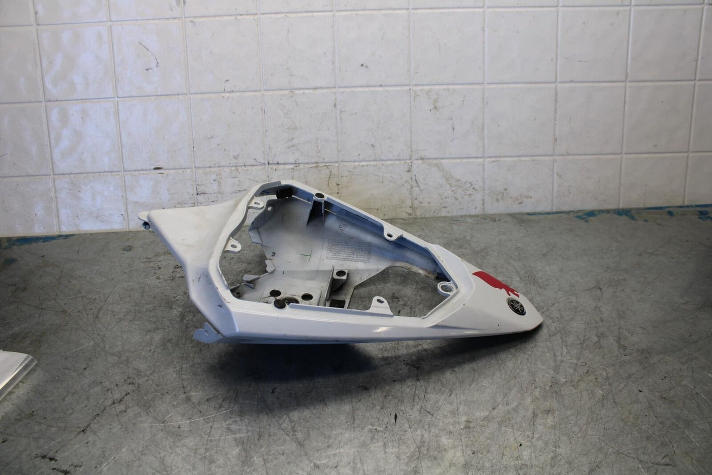 08-16 YAMAHA YZF R6 REAR BACK TAIL FAIRING COWL SHROUD BB431