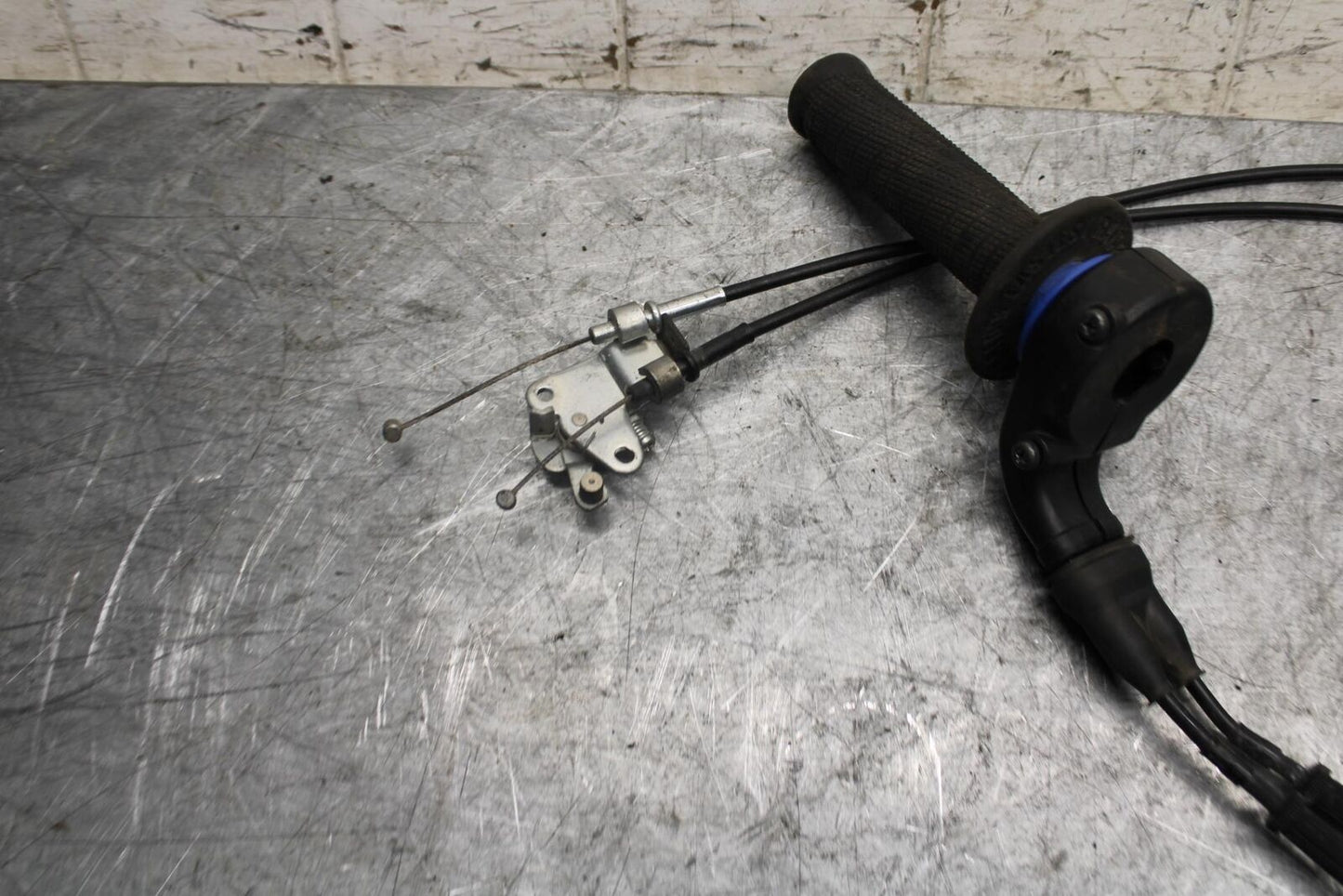 2009 Kawasaki Ninja ZX6R ZX600R THROTTLE CABLE LINE HOUSING GUIDE BB538