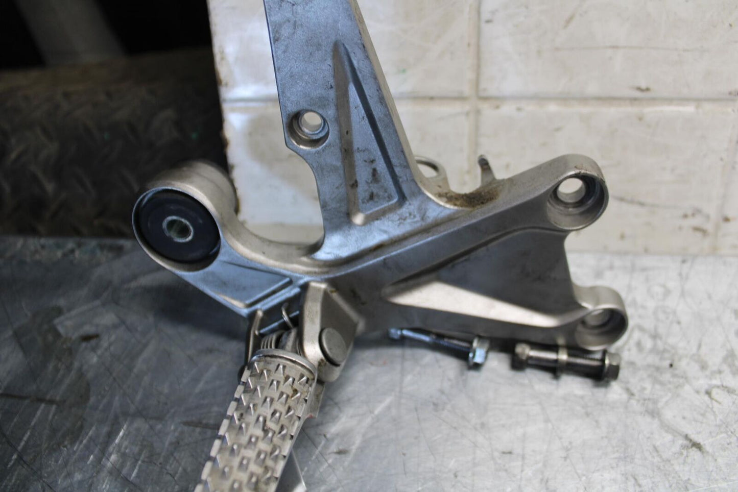 2016 Honda CBR1000RR RIGHT REARSET REAR SET DRIVER FOOT PEG REST STOP BB530