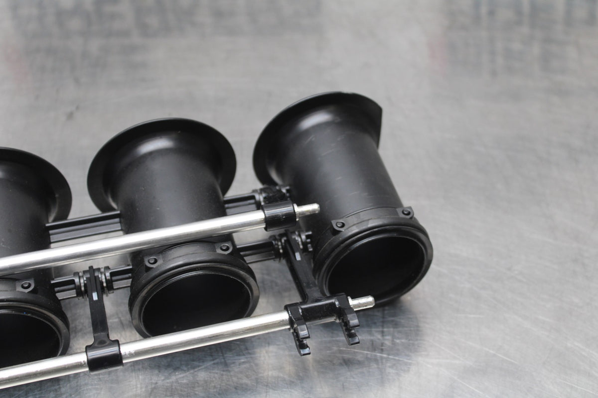 18 YAMAHA YZF R1  AIRBOX INTAKE VELOCITY STACKS BB838