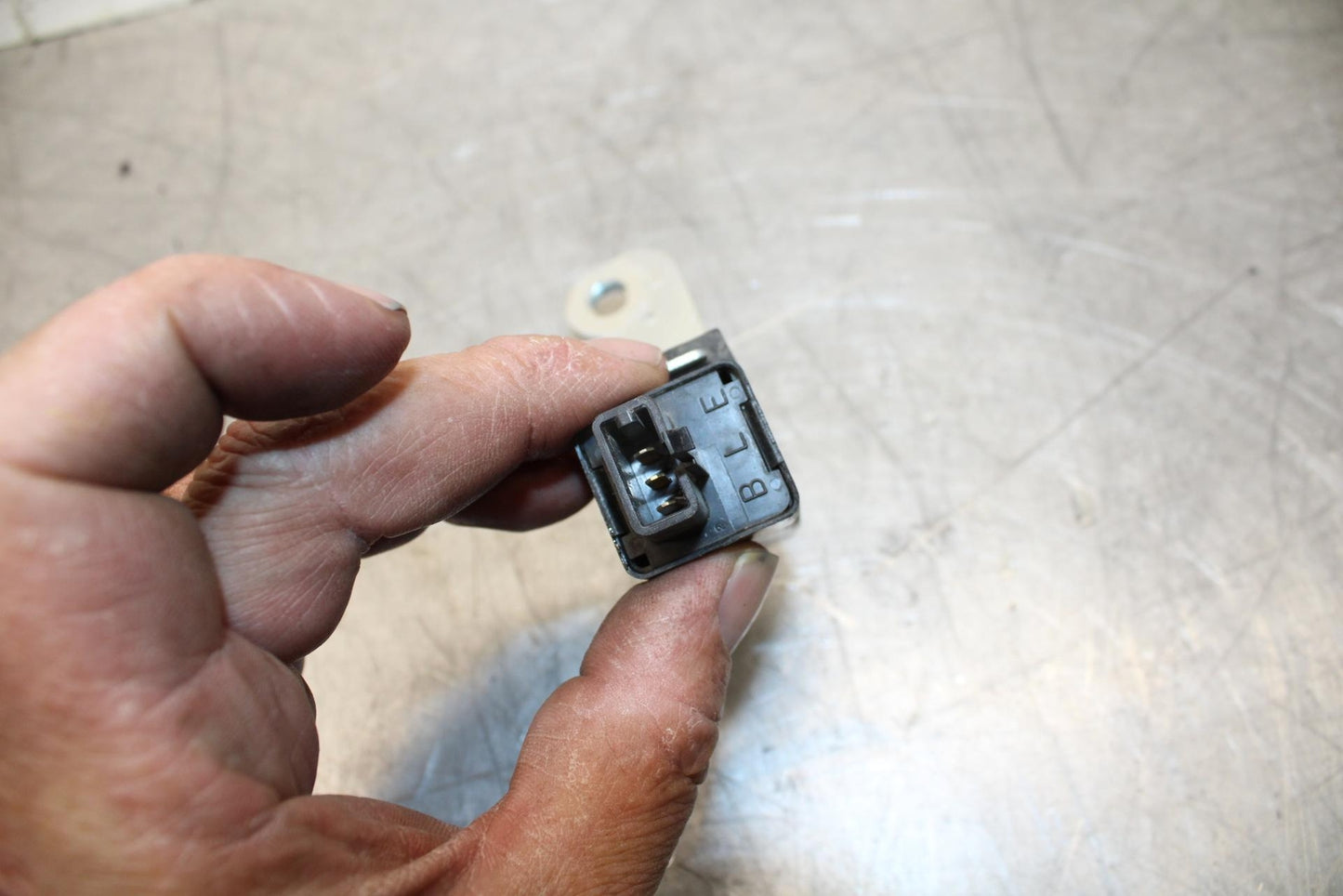 07-08 KAWASAKI CONCOURS 1400 ABS TURN SIGNAL BLINKER RELAY FLASHER SWITCH BB449