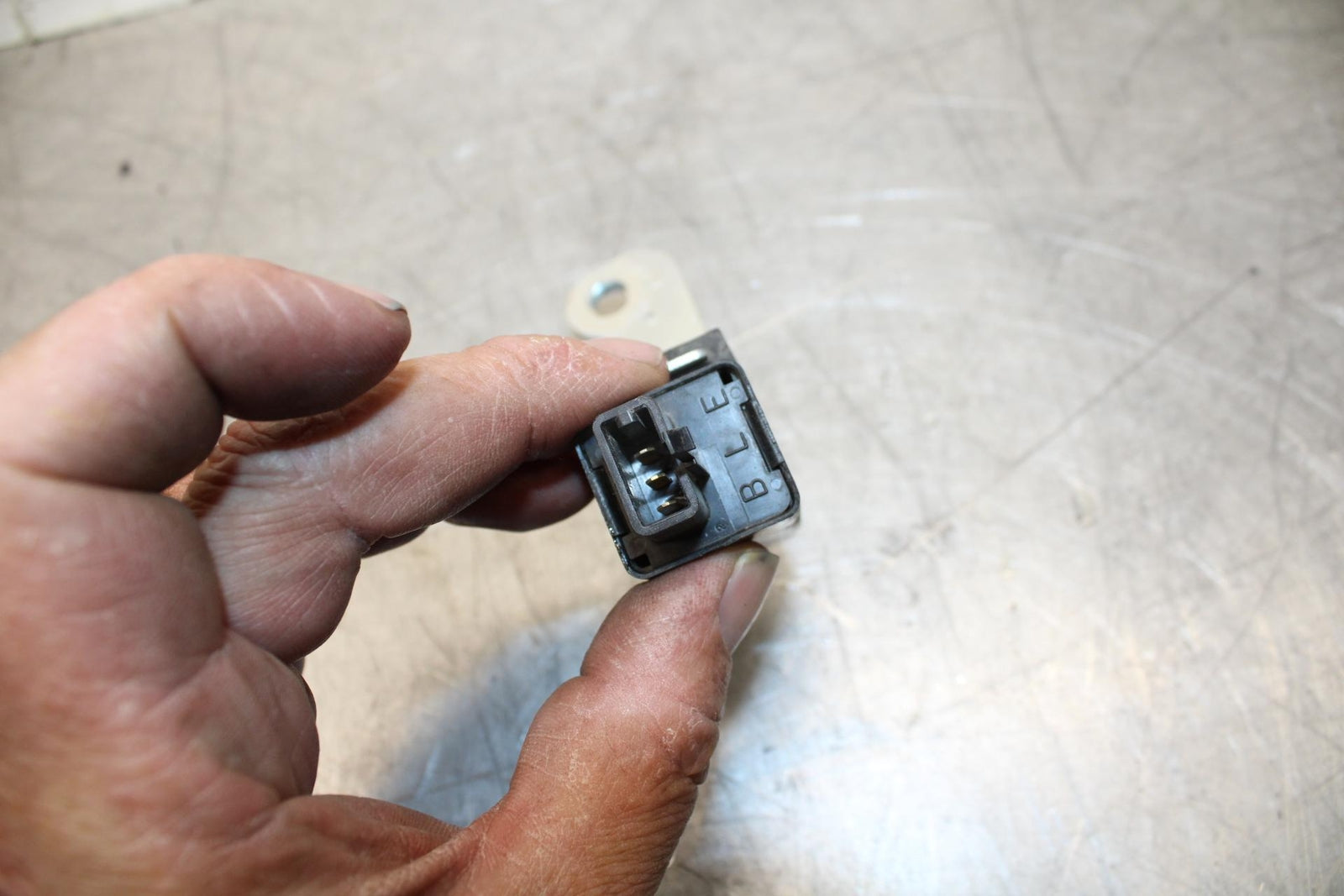 07-08 KAWASAKI CONCOURS 1400 ABS TURN SIGNAL BLINKER RELAY FLASHER SWITCH BB449