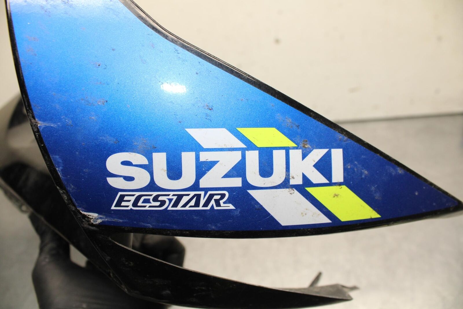 11-23 SUZUKI GSXR 750 RIGHT FRONT UPPER NOSE FAIRING COWL SHROUD BB630