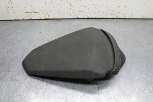 19-22 KAWASAKI Z400 REAR BACK PASSENGER TANDEM SEAT PAD SADDLE PILLION BB738