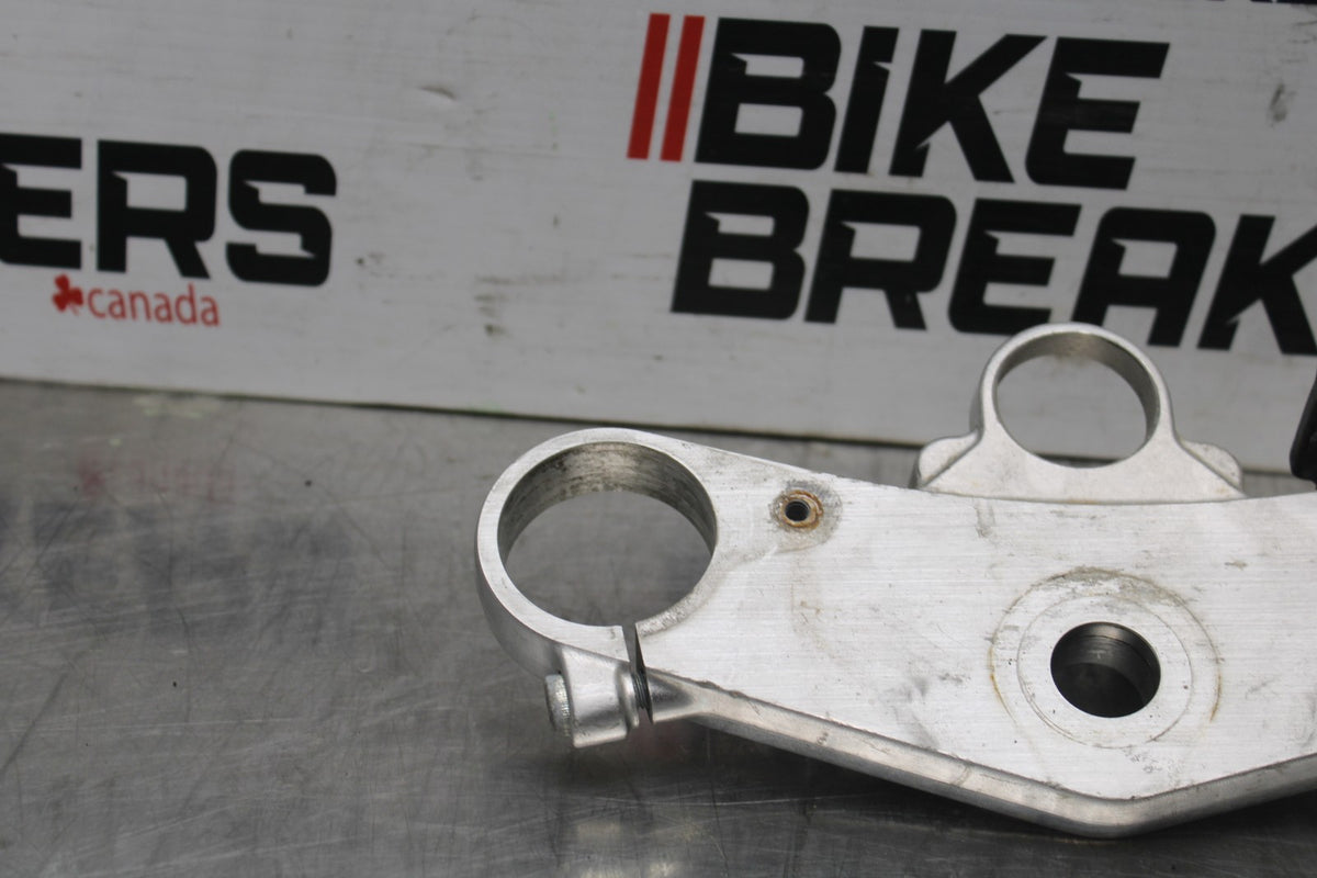 98 KAWASAKI NINJA ZX6 FORKS UPPER TRIPLE TREE CLAMP BB870