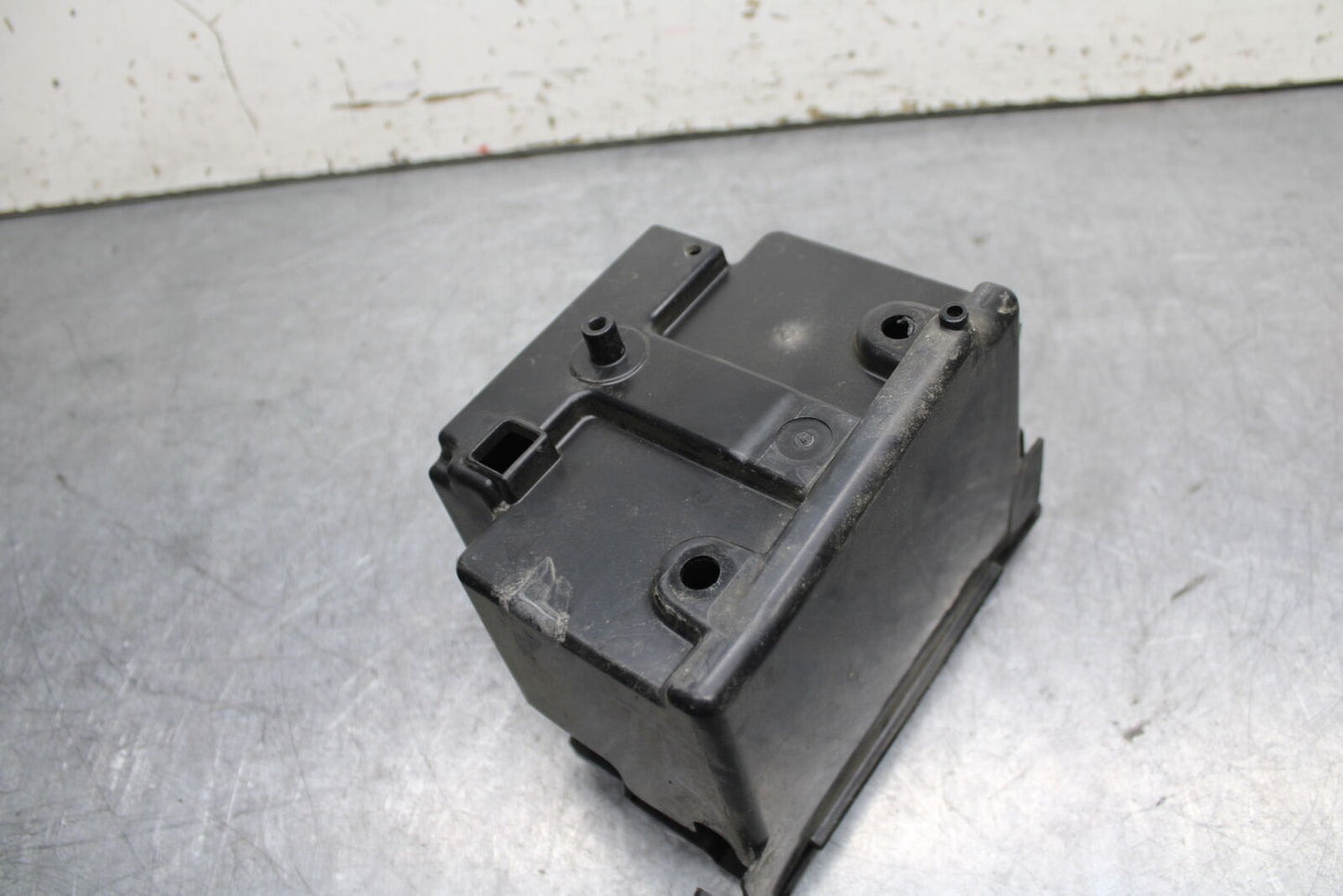 10-13 HONDA SHADOW RS 750 VT750RS BATTERY TRAY BOX HOLDER BB718