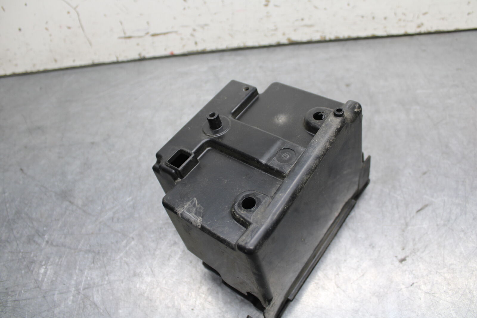 10-13 HONDA SHADOW RS 750 VT750RS BATTERY TRAY BOX HOLDER BB718
