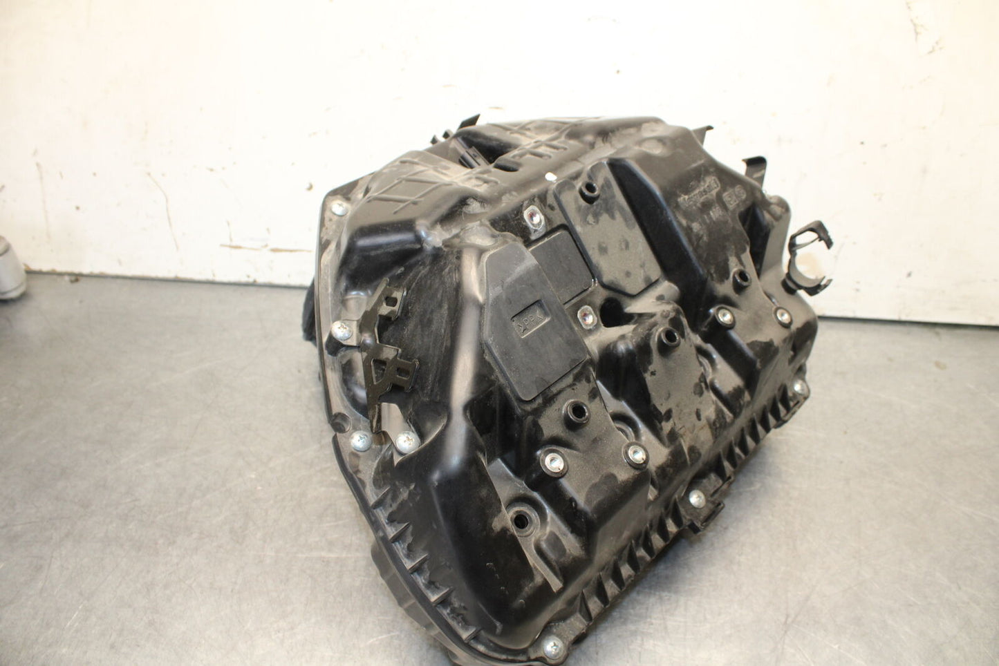 16 KAWASAKI NINJA ZX10R AIRBOX AIR INTAKE FILTER BOX 11010-0844 BB650