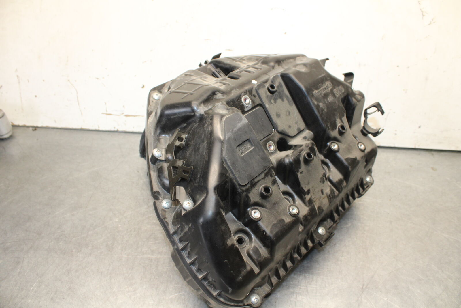 16 KAWASAKI NINJA ZX10R AIRBOX AIR INTAKE FILTER BOX 11010-0844 BB650