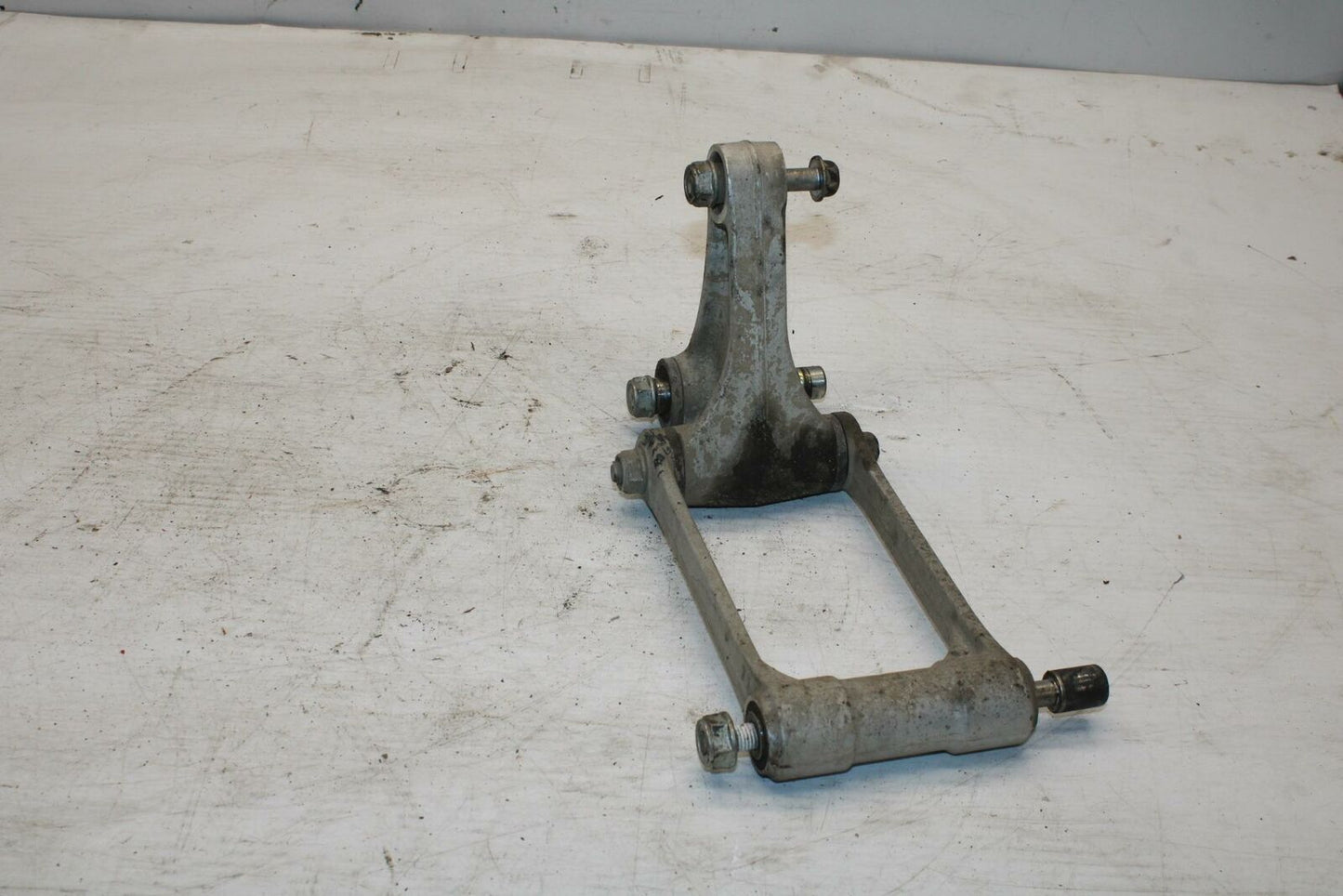 04-05 HONDA CBR1000RR REAR DOGBONE SHOCK LINKAGE LINK BB285