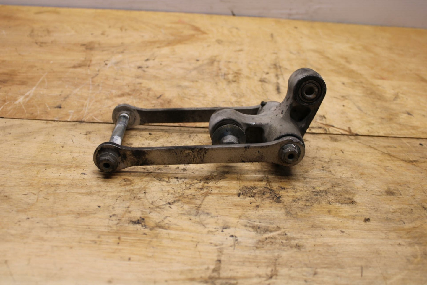 04-05 SUZUKI GSXR600 REAR DOGBONE SHOCK LINKAGE LINK BB329
