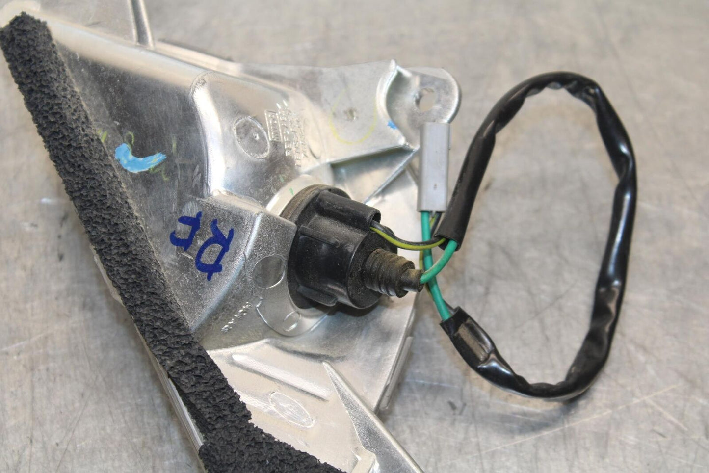 17-20 KAWASAKI NINJA EX650 ABS RIGHT FRONT TURN SIGNAL LIGHT INDICATOR BB88