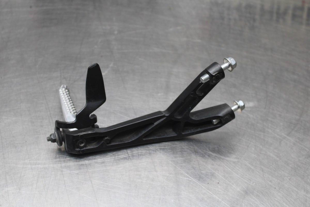 22-25 YAMAHA YZF R7 LEFT REAR BACK PASSENGER PEG BB769