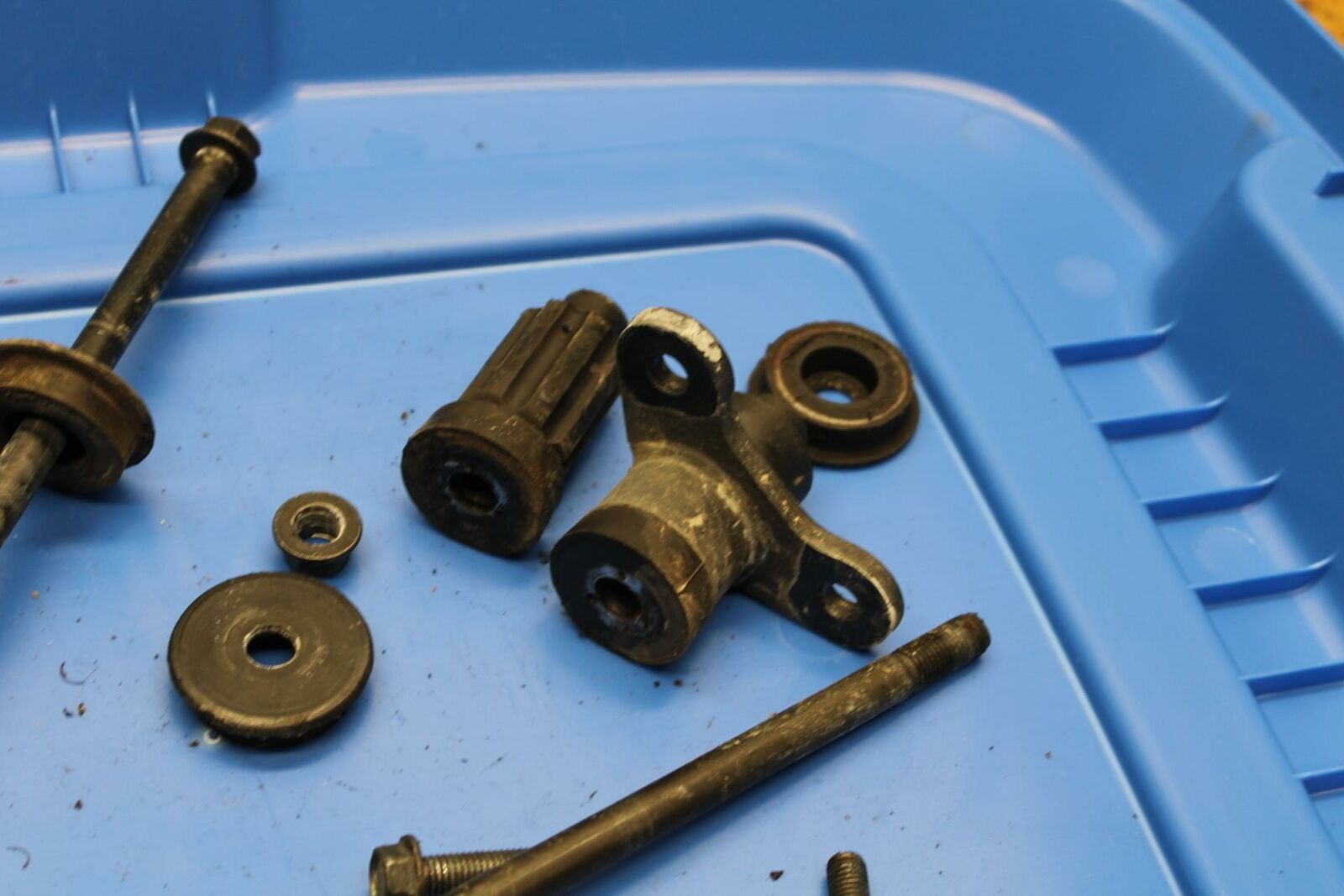 05-08 KAWASAKI VULCAN 1500 VN1500N CLASSIC ENGINE MOUNTING BOLTS HARDWARE BB343