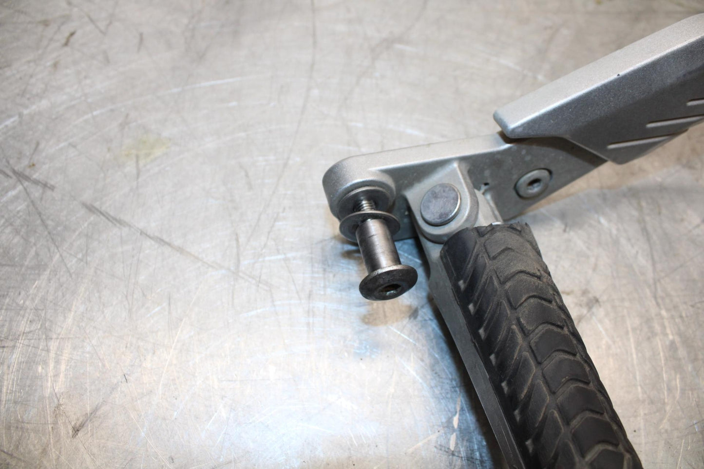 07-08 KAWASAKI CONCOURS 1400 ABS LEFT REARSET REAR SET DRIVER FOOT PEG  BB449