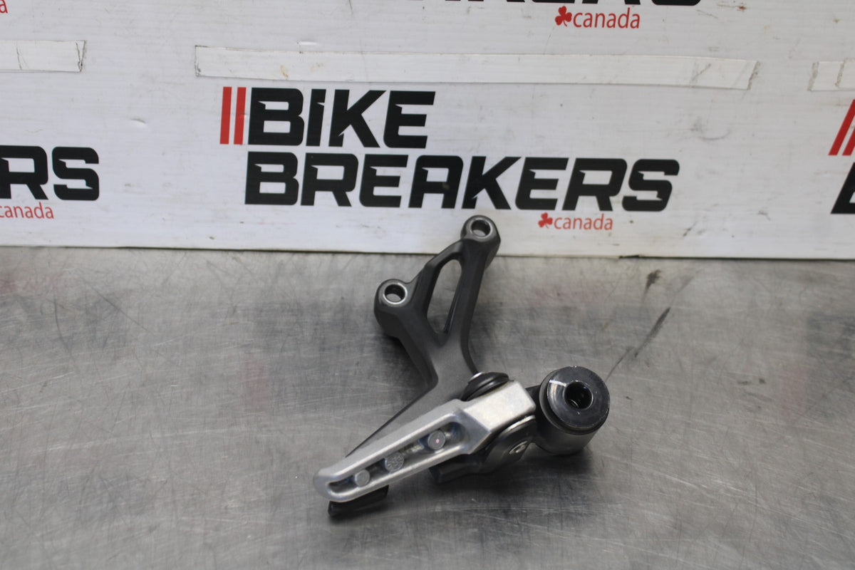 25 KAWASAKI Z900 RIGHT REAR BACK PASSENGER PEG BB928