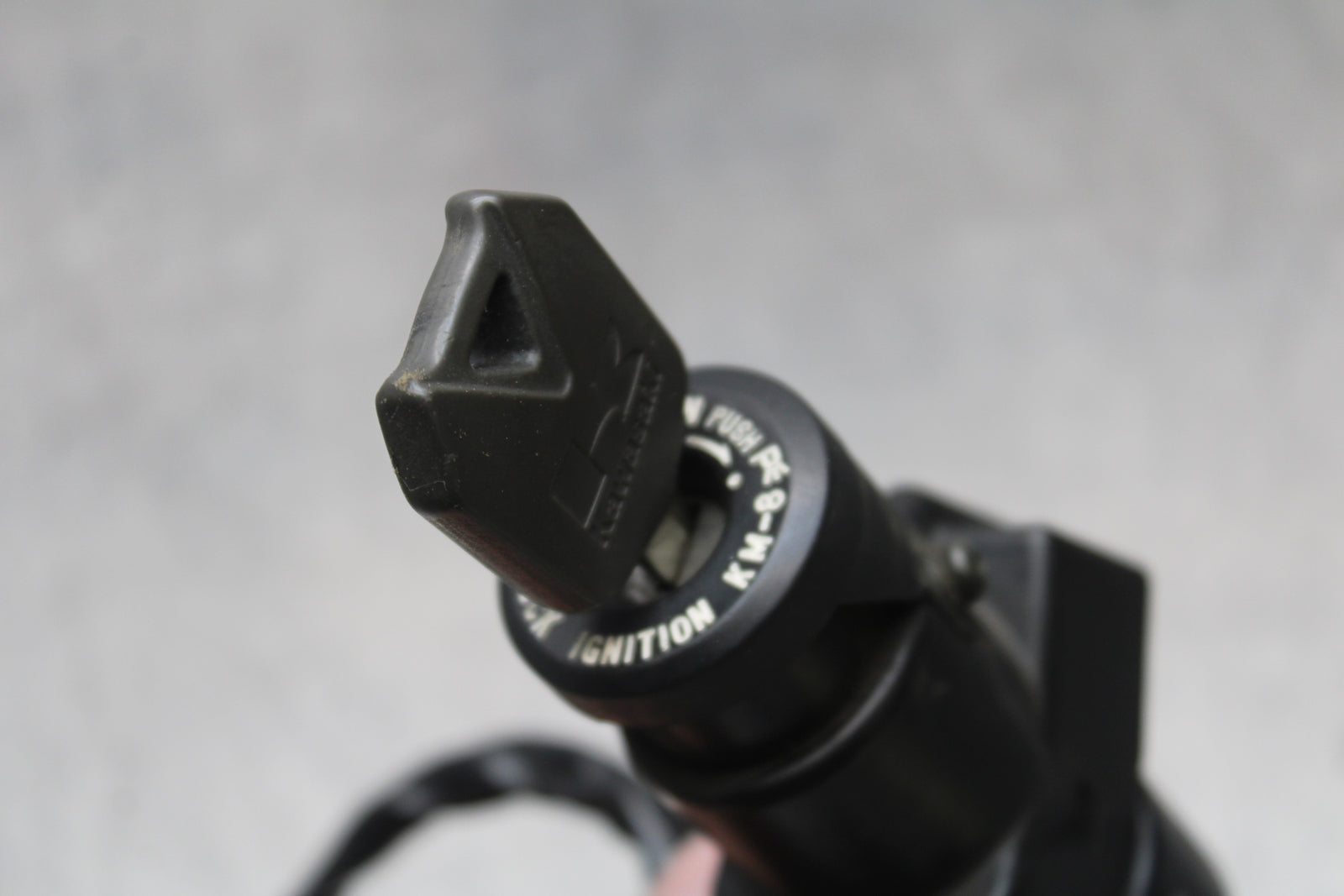 04-05 KAWASAKI NINJA ZX10R IGNITION LOCK KEY SET W/ GAS CAP AND SEAT LOCK BB163