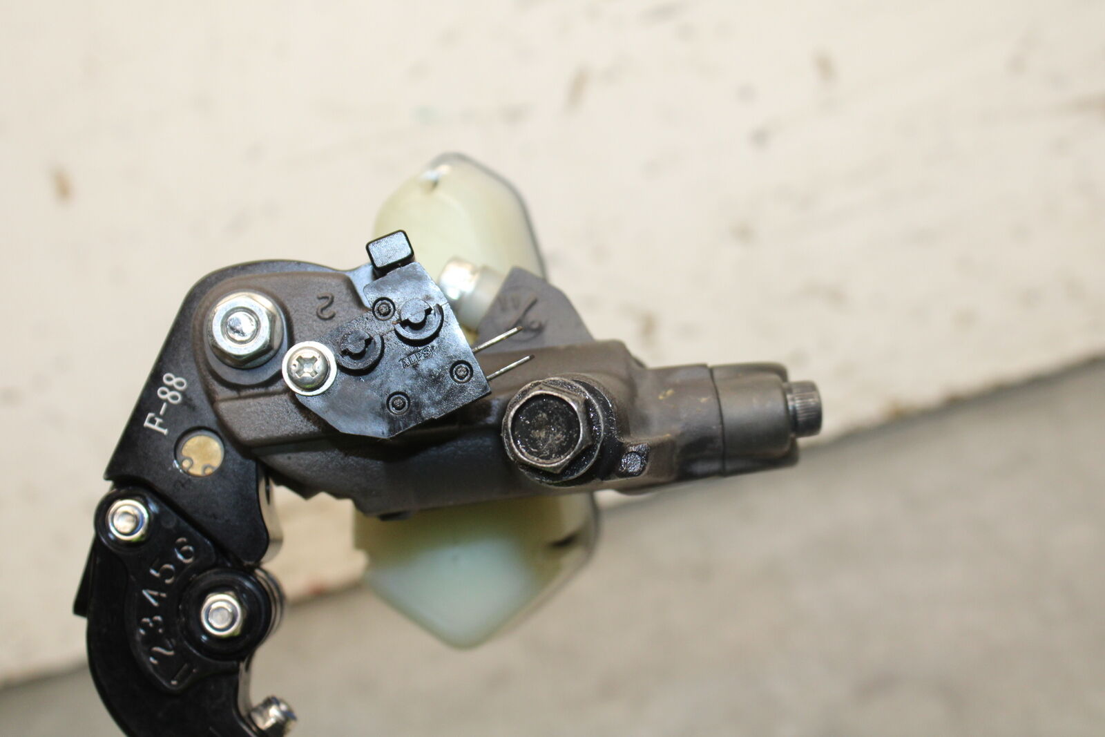 12-13 KAWASAKI Z1000 FRONT BRAKE MASTER CYLINDER w/ LEVER BB743