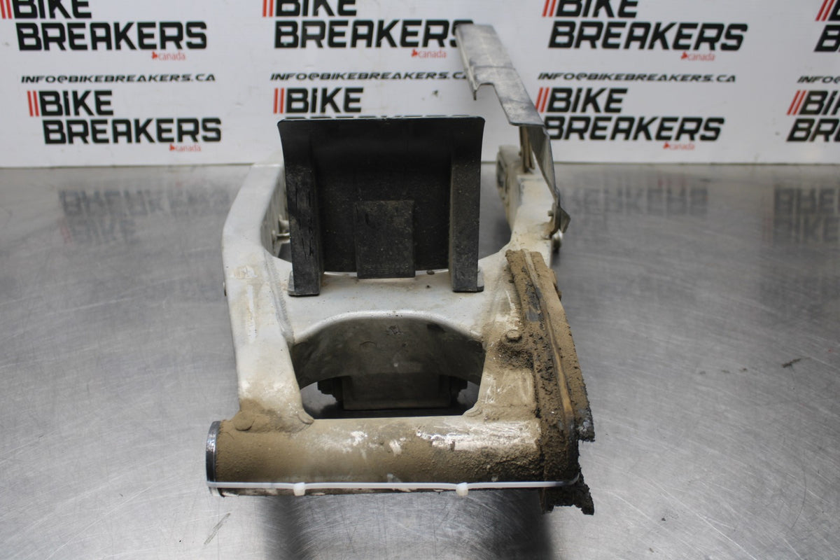 01-03 SUZUKI GSXR600 REAR SWINGARM BACK SUSPENSION SWING ARM BB841