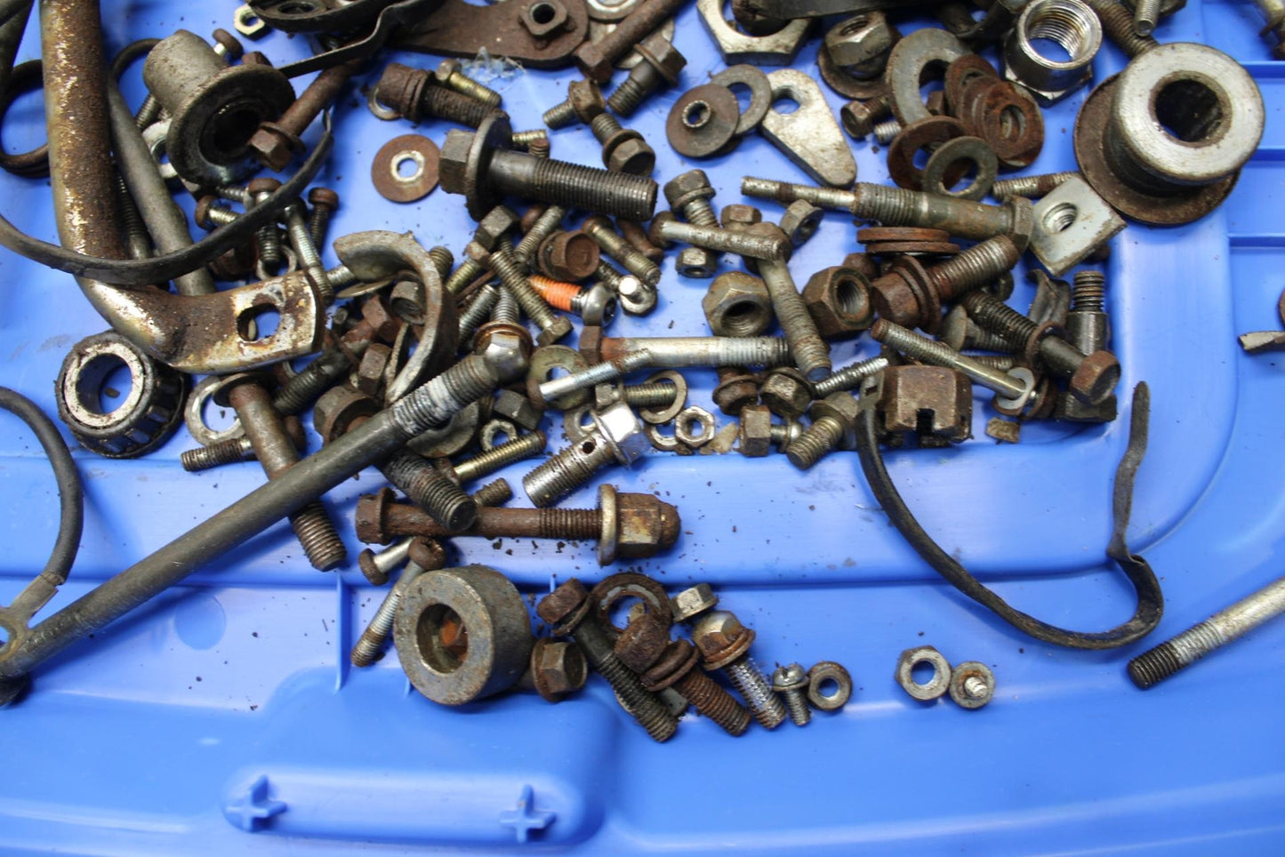 80-81 SUZUKI GS1000G ENGINE LEFTOVER BOLTS HARDWARE MOTOR SCREWS BB91