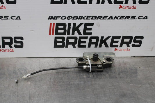08 KAWASAKI NINJA ZX10R REAR PASSENGER SEAT LATCH LOCK ASSEMBLY BB201