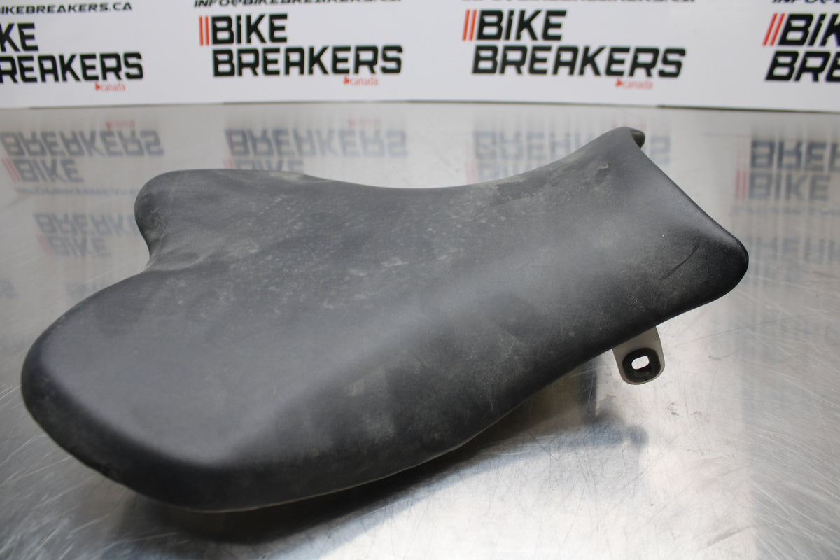 11 SUZUKI GSXR1000 FRONT DRIVERS SEAT PAD SADDLE PILLION BB142