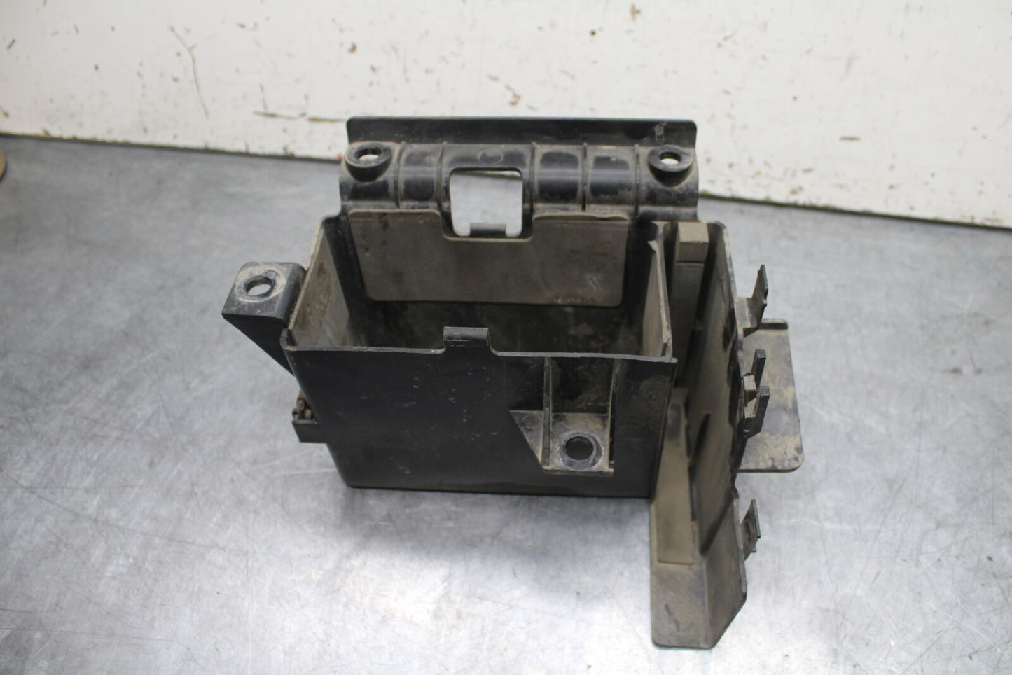 14-15 YAMAHA V STAR 1300 XVS1300CT TOURER BATTERY TRAY BOX HOLDER BB722