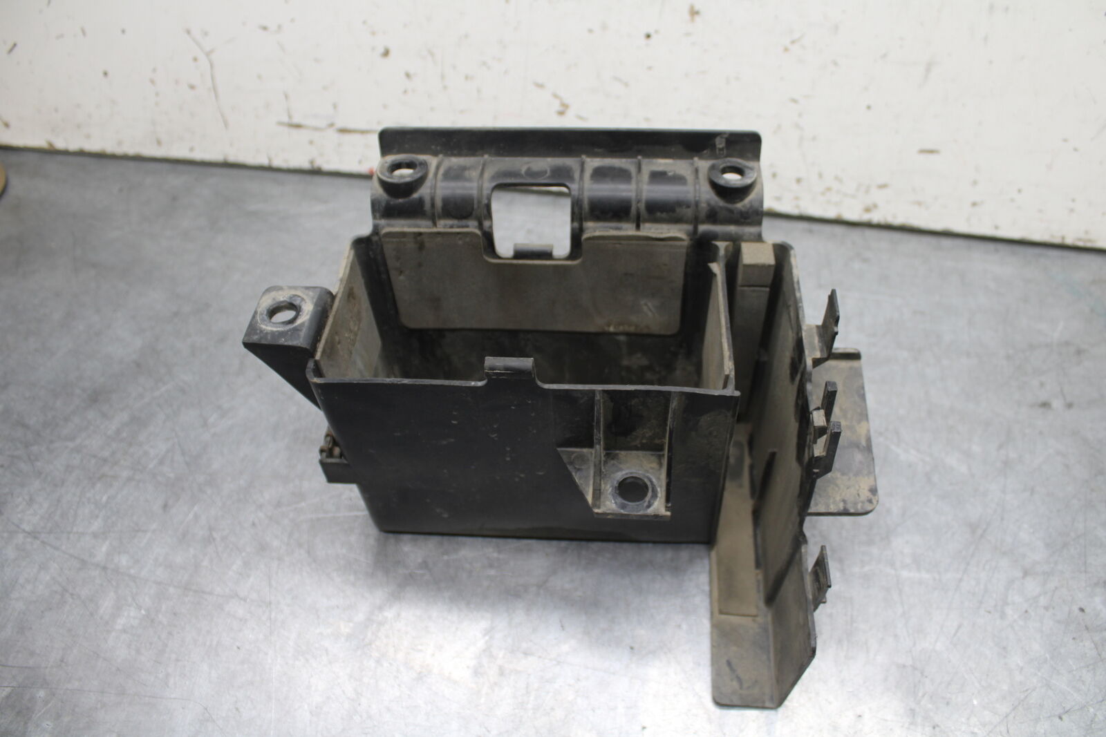 14-15 YAMAHA V STAR 1300 XVS1300CT TOURER BATTERY TRAY BOX HOLDER BB722