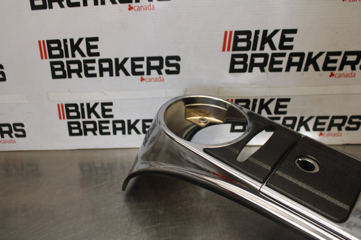 05-09 SUZUKI BOULEVARD C90 GAS TANK CAP COVER TRIM PANELCOWL FAIRING BB918