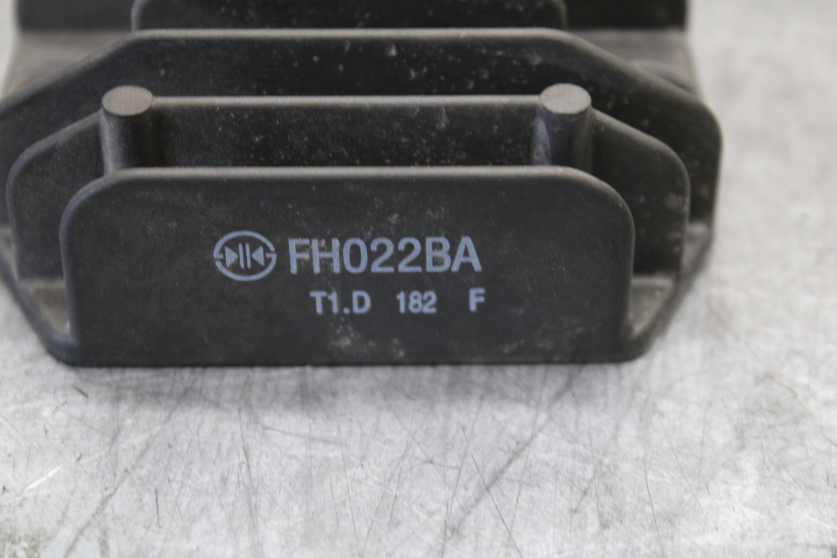 22-24 YAMAHA XSR900 RECTIFIER VOLTAGE REGULATOR  BB683