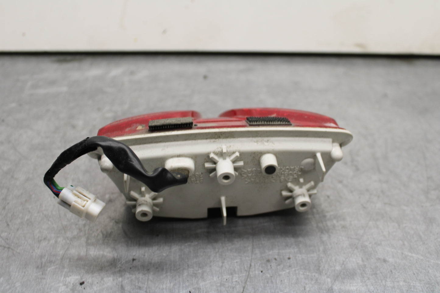 08-10 SUZUKI GSXR750 REAR TAIL TAILLIGHT BACK BRAKE LIGHT BB119