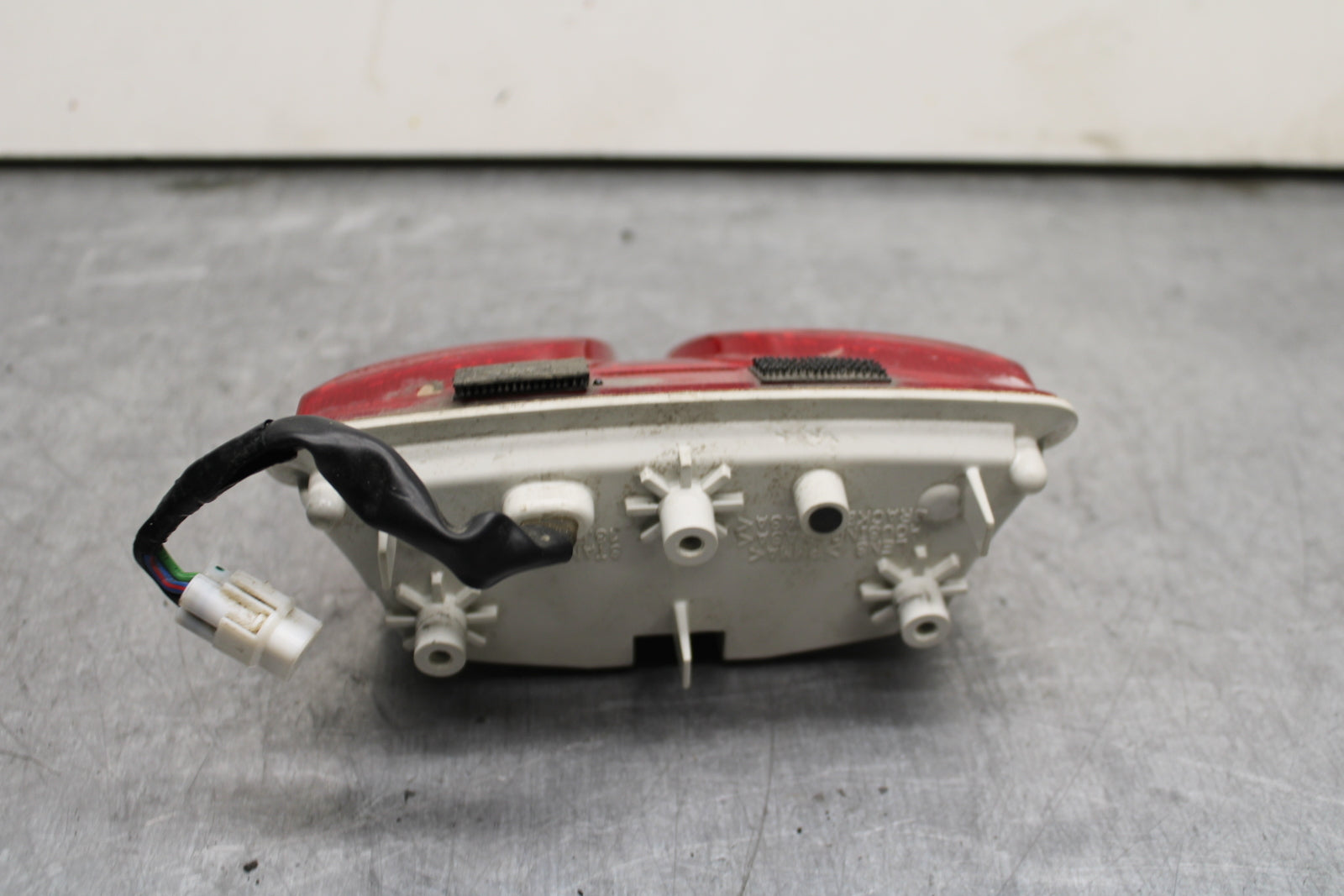 08-10 SUZUKI GSXR750 REAR TAIL TAILLIGHT BACK BRAKE LIGHT BB119