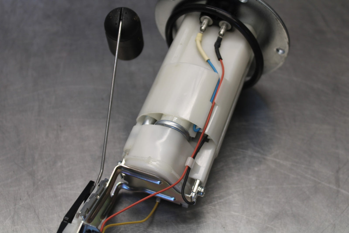 18 SUZUKI GSXR750 FUEL PUMP GAS PETROL SENDER UNIT BB891