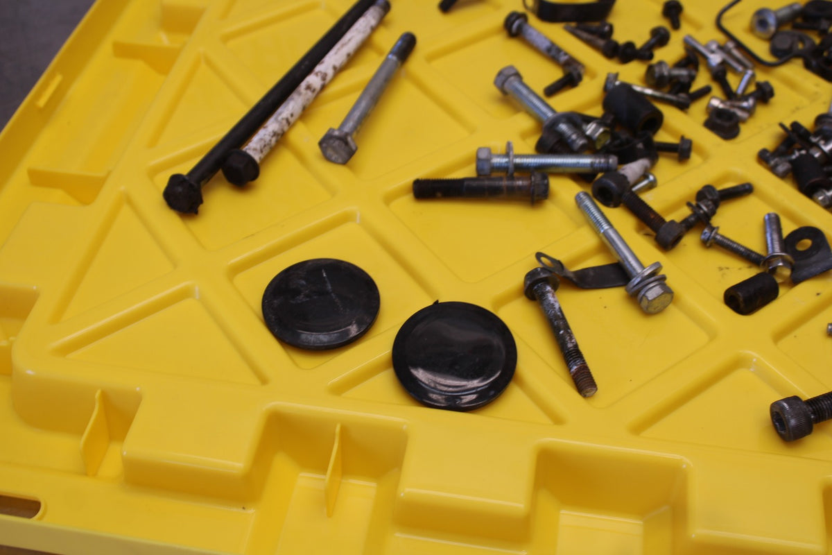 02 KAWASAKI VULCAN 800 VN800B CLASSIC MOUNTING BOLTS HARDWARE BB862