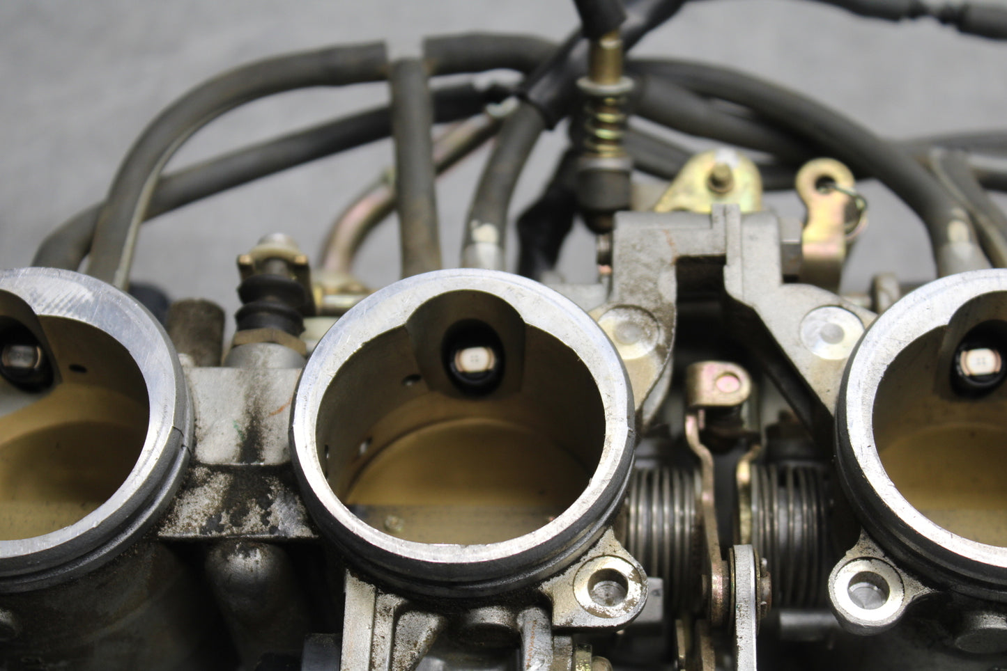 04-05 YAMAHA YZF R1 MAIN FUEL INJECTORS / THROTTLE BODIES BB131