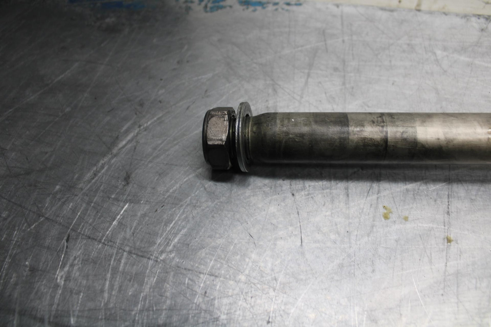 09-14 YAMAHA YZF R1 REAR AXLE WHEEL RIM PIVOT BOLT AXEL 4C8-25381-00-00  BB471