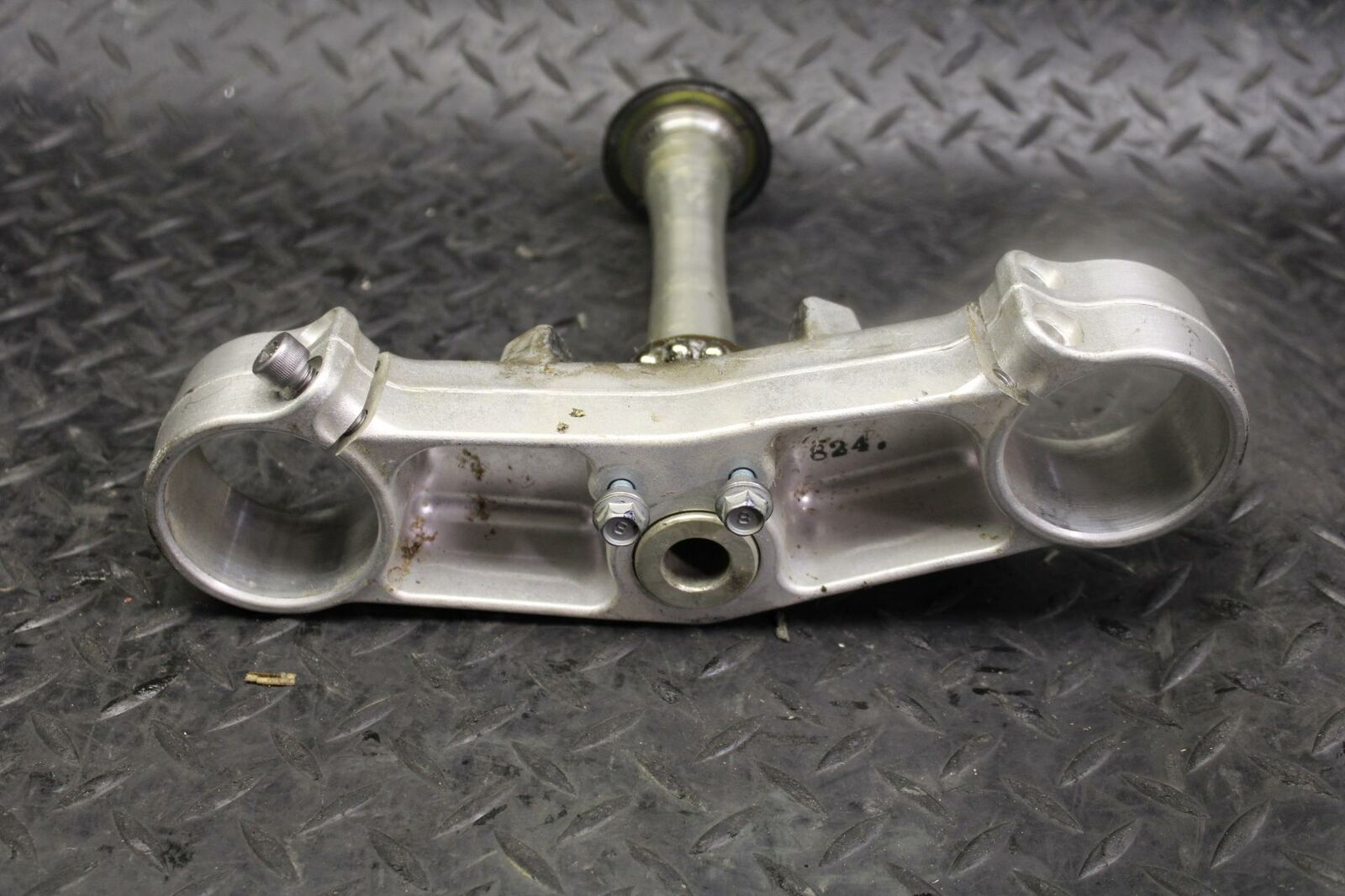 07 YAMAHA YZF R1 FRONT FORKS CLAMP LOWER TRIPLE TREE STEM BB191