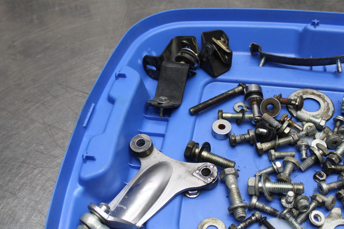08 HARLEY-DAVIDSON ELECTRA GLIDE POLICE EFI FLHTPI LEFTOVER BOLTS SCREWS BB816