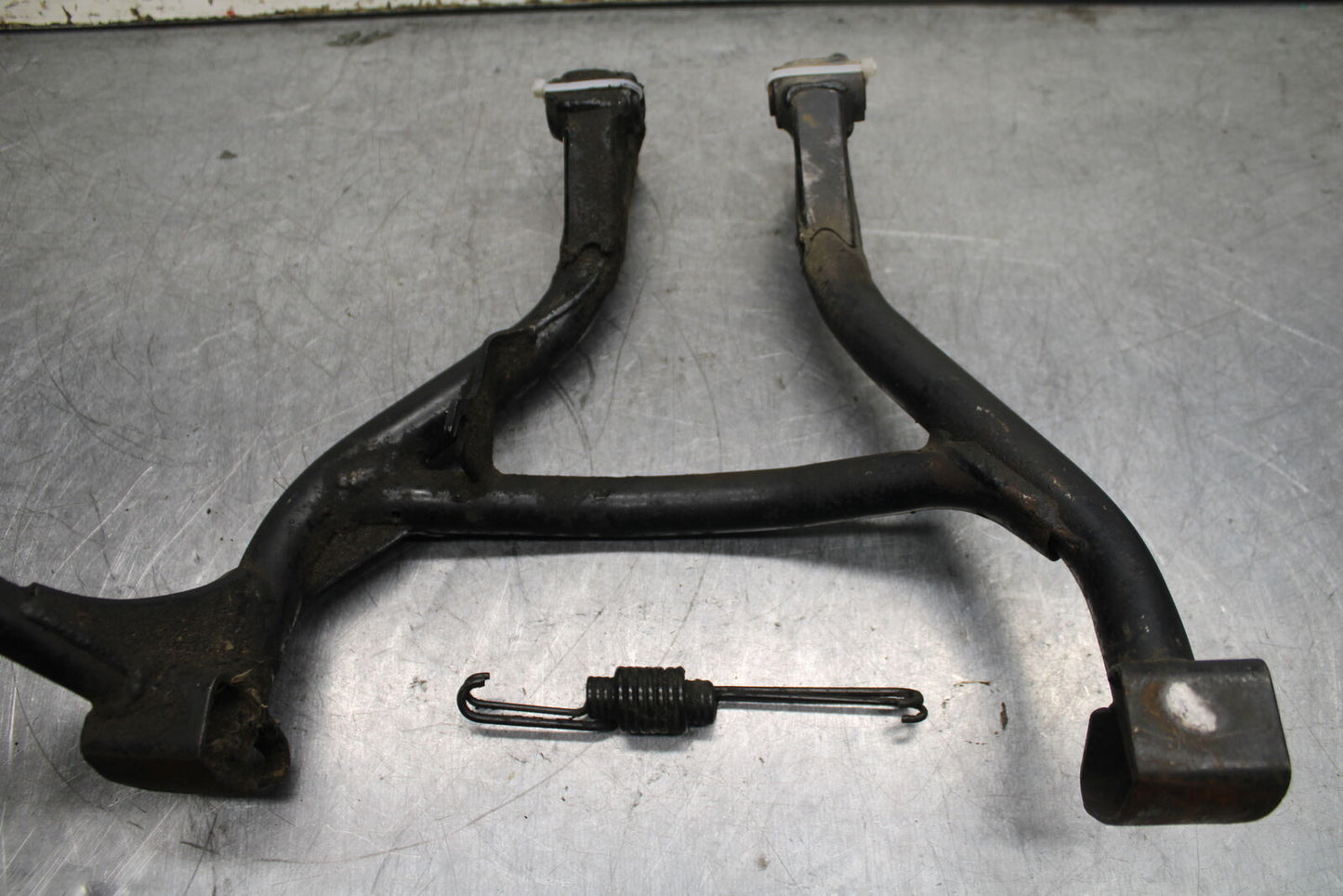 04-05 SUZUKI KATANA 750 GSX750F CENTER MAIN STAND BB110