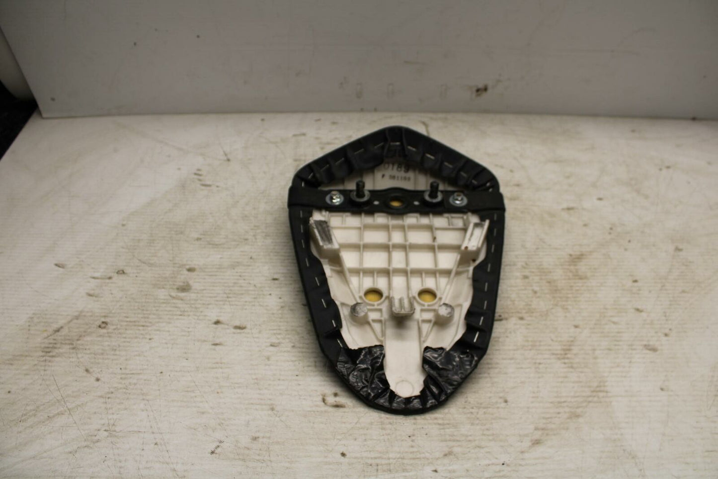 13-18 KAWASAKI NINJA ZX6R REAR BACK PASSENGER TANDEM SEAT PAD SADDLE PILLION BB3