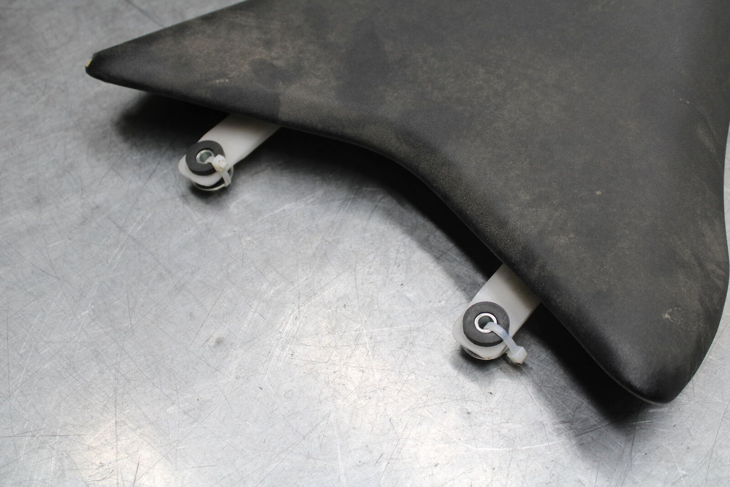 16 KAWASAKI NINJA ZX10R FRONT DRIVERS SEAT PAD SADDLE PILLION 53066-0521-MA  BB6